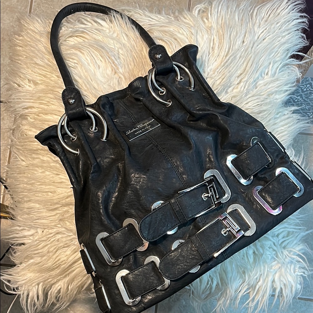 Gorgeous Vintage Salvatore Ferragamo black leather bag w/ silver buckles 💋
